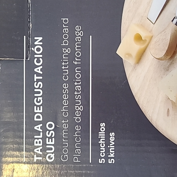 Iris gourmet cheese charcuterie board - Picture 4 of 6